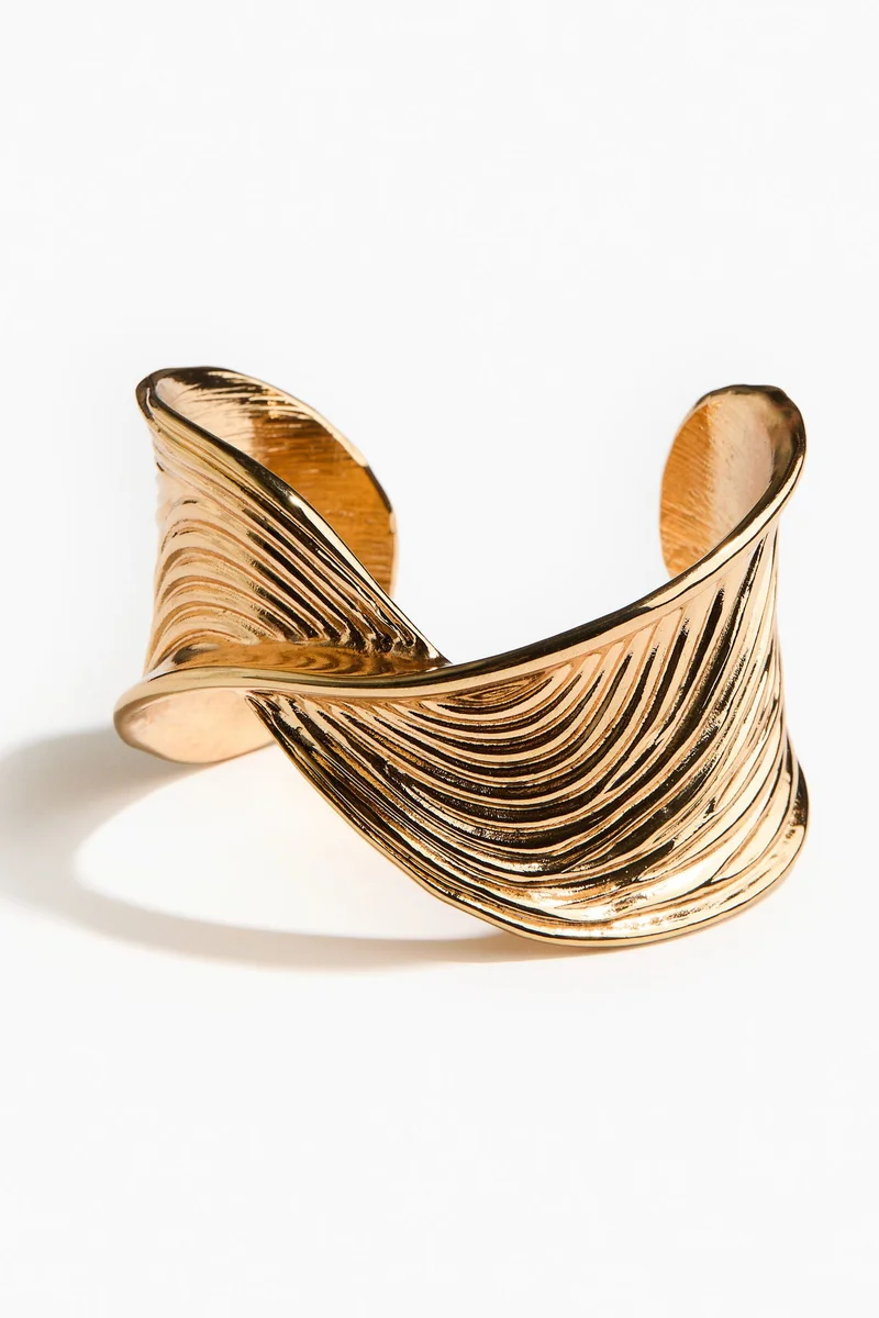 اتش اند ام سوار بتصميم ملتوي